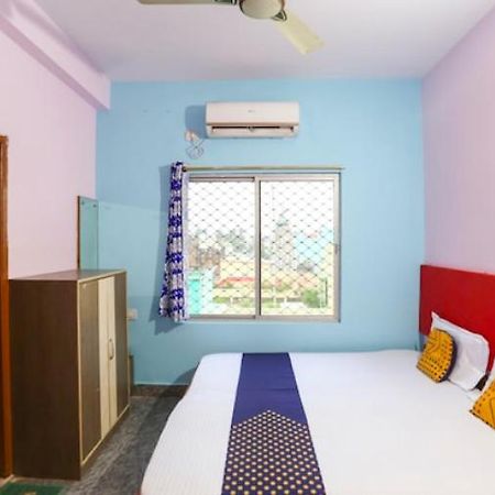 Hotel Alaka Puri Exterior photo