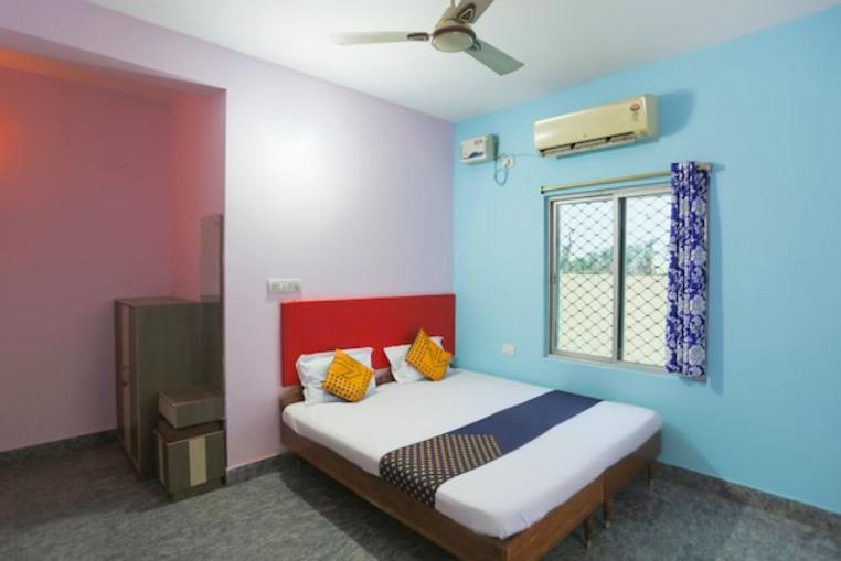 Hotel Alaka Puri Exterior photo