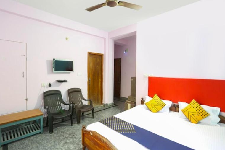 Hotel Alaka Puri Exterior photo