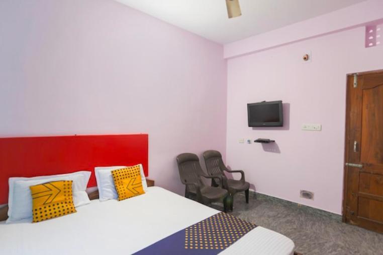 Hotel Alaka Puri Exterior photo