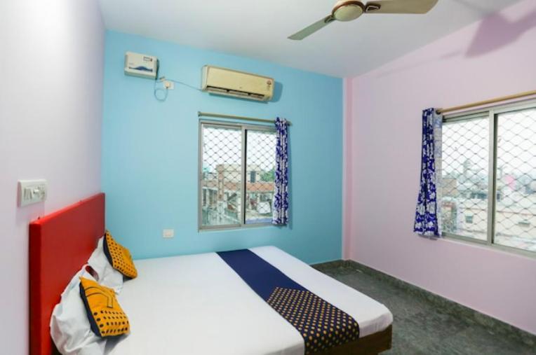 Hotel Alaka Puri Exterior photo